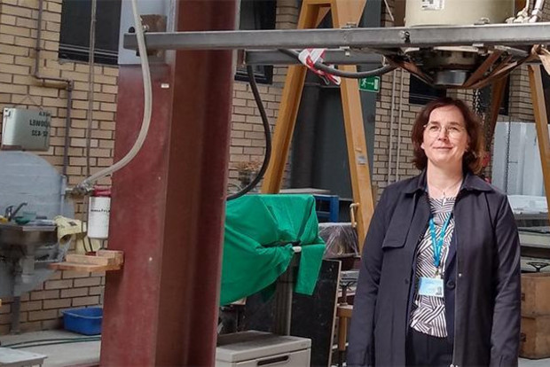 Frau in einer Ausbildungswerkstatt