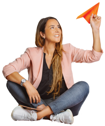 Newsletter Papierflugzeug in einer Hand